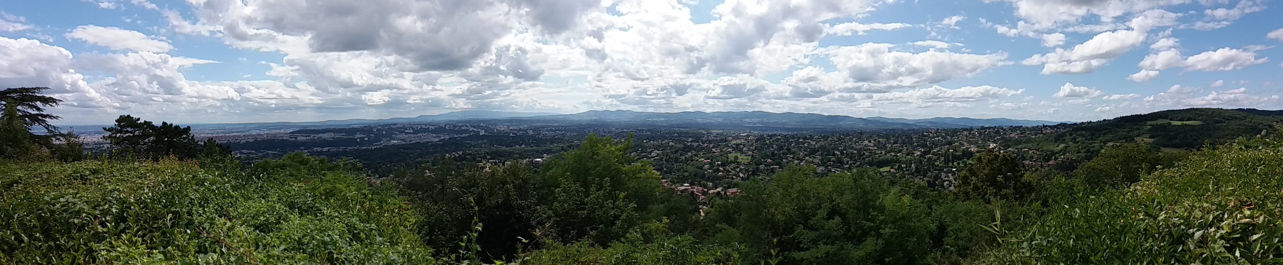 Panorama depuis Saint-Cyr-au-Mont-d’Or vers Lyon et les Monts d’Or