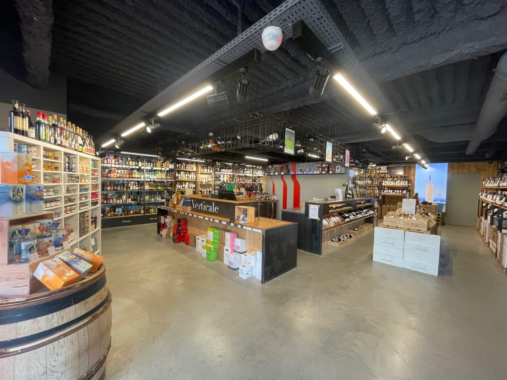 Intérieur de la cave Verticale à Chaponost, au-dessus de la gare