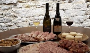 Affiche de l'événement Visite commentée, dégustation vins Bio avec produits fermiers